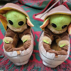 GAP Baby Yoda Slipper for kids size 5-6 Silver, Brown and Green